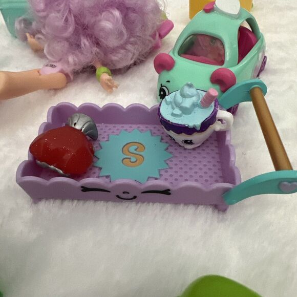 Shopkins Shoppies Pommie Shop Doll 5" with Various Figures and Furniture Lot - Picture 9 of 10